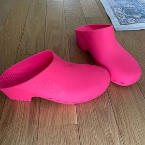 Hot Pink Classic Calzuros - 9.5-10